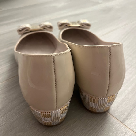 Salvatore Ferragamo Vera Pump - Picture 3 of 4